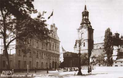 (1939-1945) Plac Felixa Dahna (Kolegiacki), kolegium Pojezuickie i Fara, która w czasie okupacji została przerobiona na magazyn.