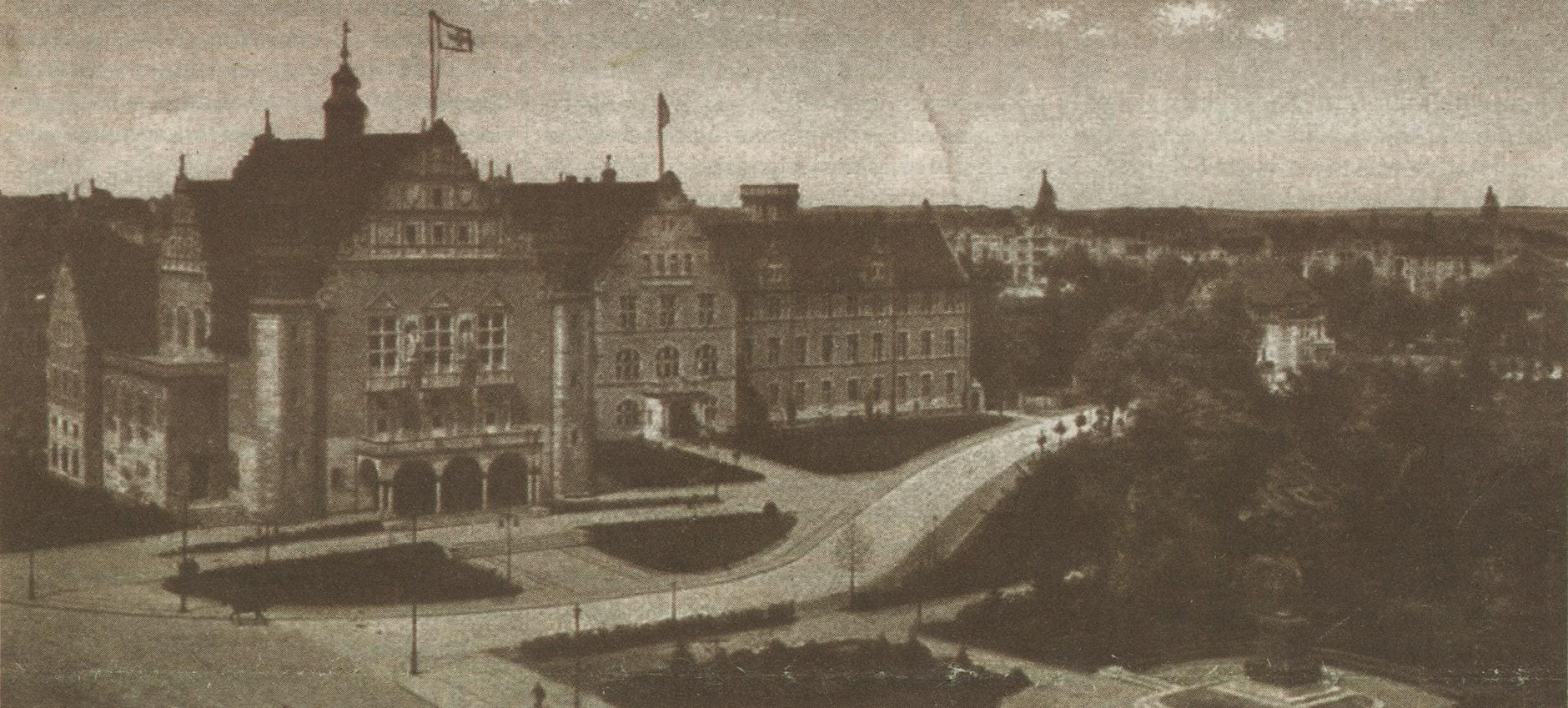 (1919) Aula Uniwersytecka i Collegium Minus.