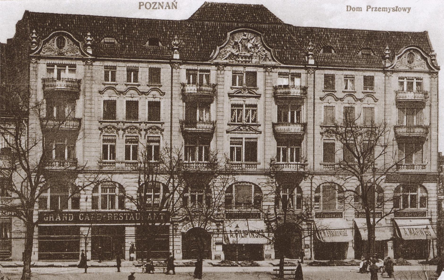 (1919-1939) Dom Przemysłowy przy pl. Wolności.
