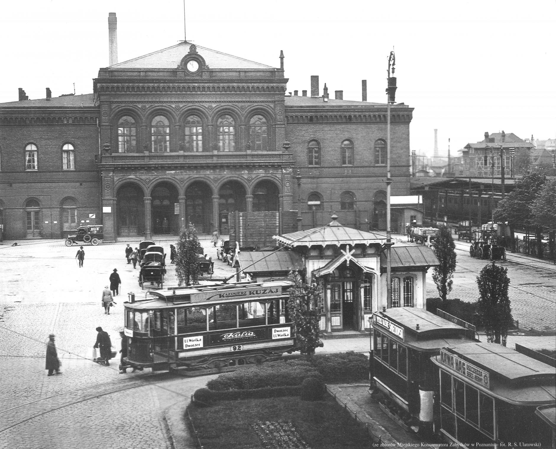 (1923) Dworzec Główny Kolei, przed który od 1898 r. zajeżdżały tramwaje.