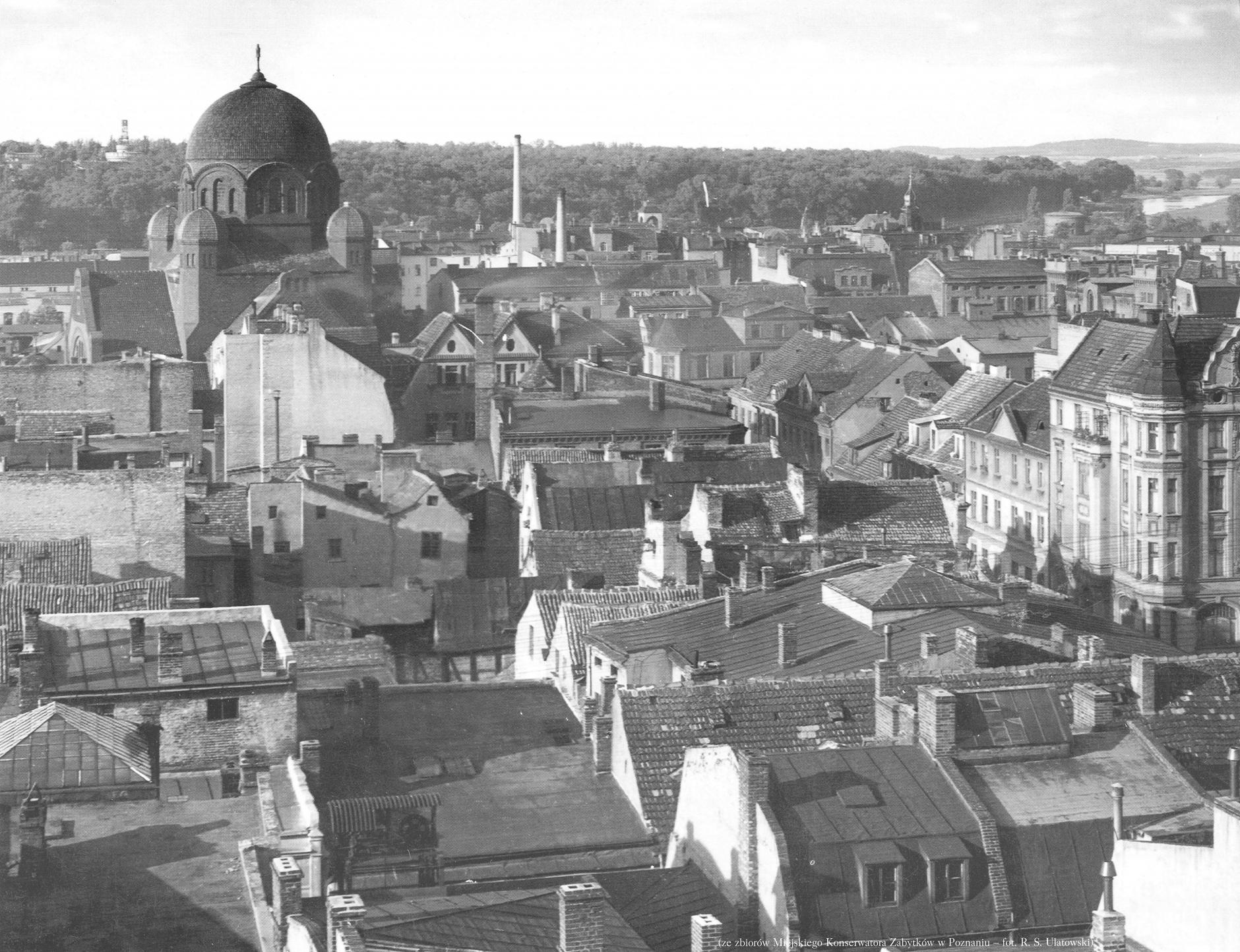(1927) Starówka, widok z wieży ratuszowej (w kierunku północnym) na Synagogę.