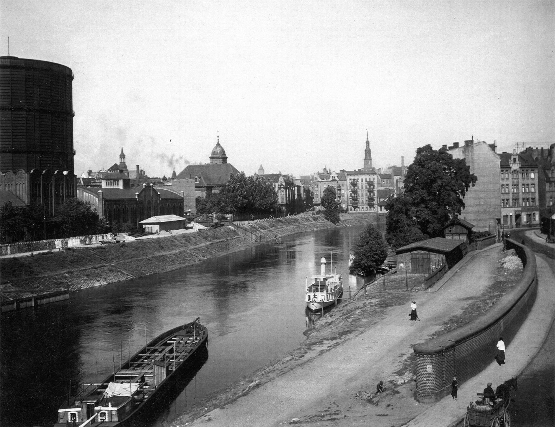 (1930) Rzeka Warta na wysokości ul. Czartoria, z lewej Gazownia.