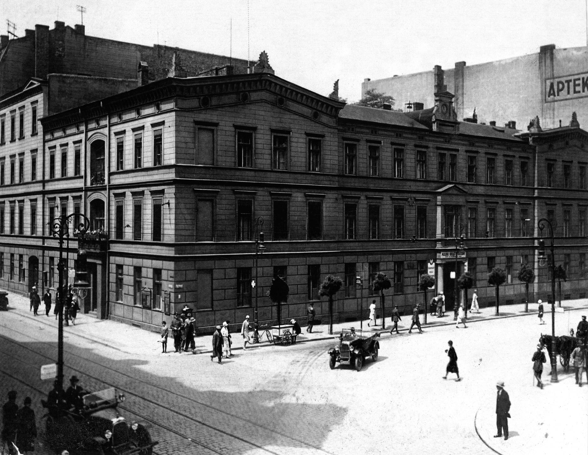 (1933) Budynek Komendy Policji Państwowej przy ul. Ratajczaka, róg 27 Grudnia 1918 r.