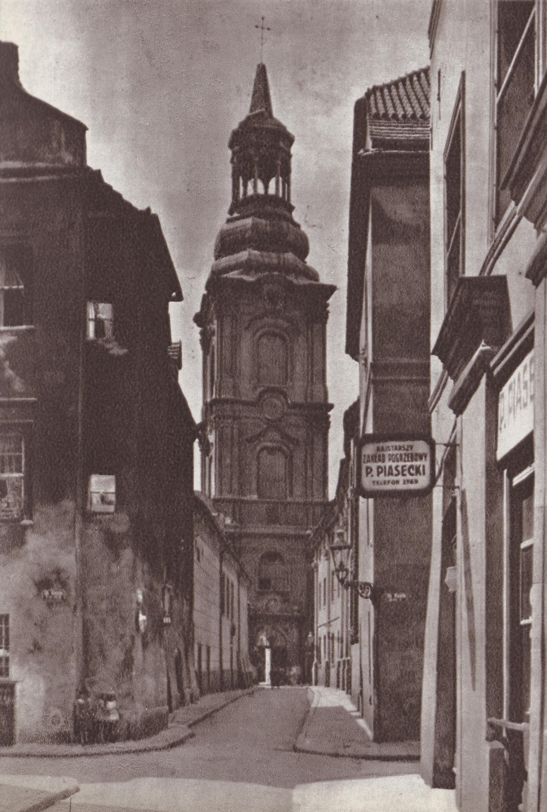 (1927) Ulica Klasztorna i dzwonnica kościoła farnego.