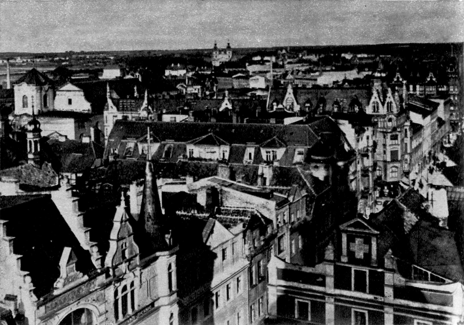 (1927) Widok z wieży ratuszowej w kierunku wschodnim. W głębi Ostrów Tumski i Katedra.